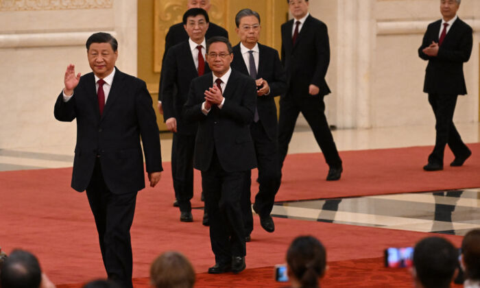 CCP leader Xi Jinping (front) leads members of the  Party's new Politburo Standing Committee, the nation's top decision-making body, as they meet the media in the Great Hall of the People in Beijing on Oct. 23, 2022. (Noel Celis / AFP via Getty Images)