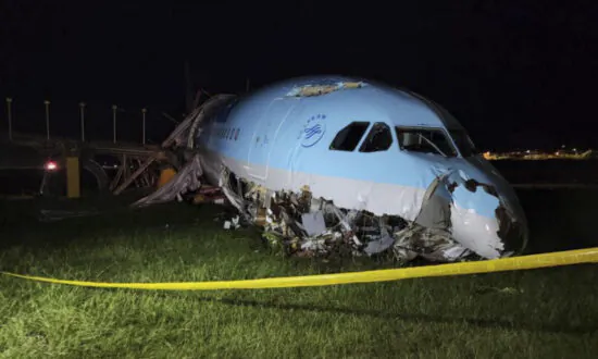 Korean Air Plane Overruns Philippine Runway, 173 People Safe