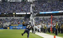 Walker, Goodwin Lead Seahawks to 37–23 Win Over Chargers