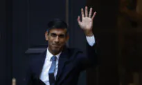 Former Tory Energy Minister Quits Party and Backs Labour Leader