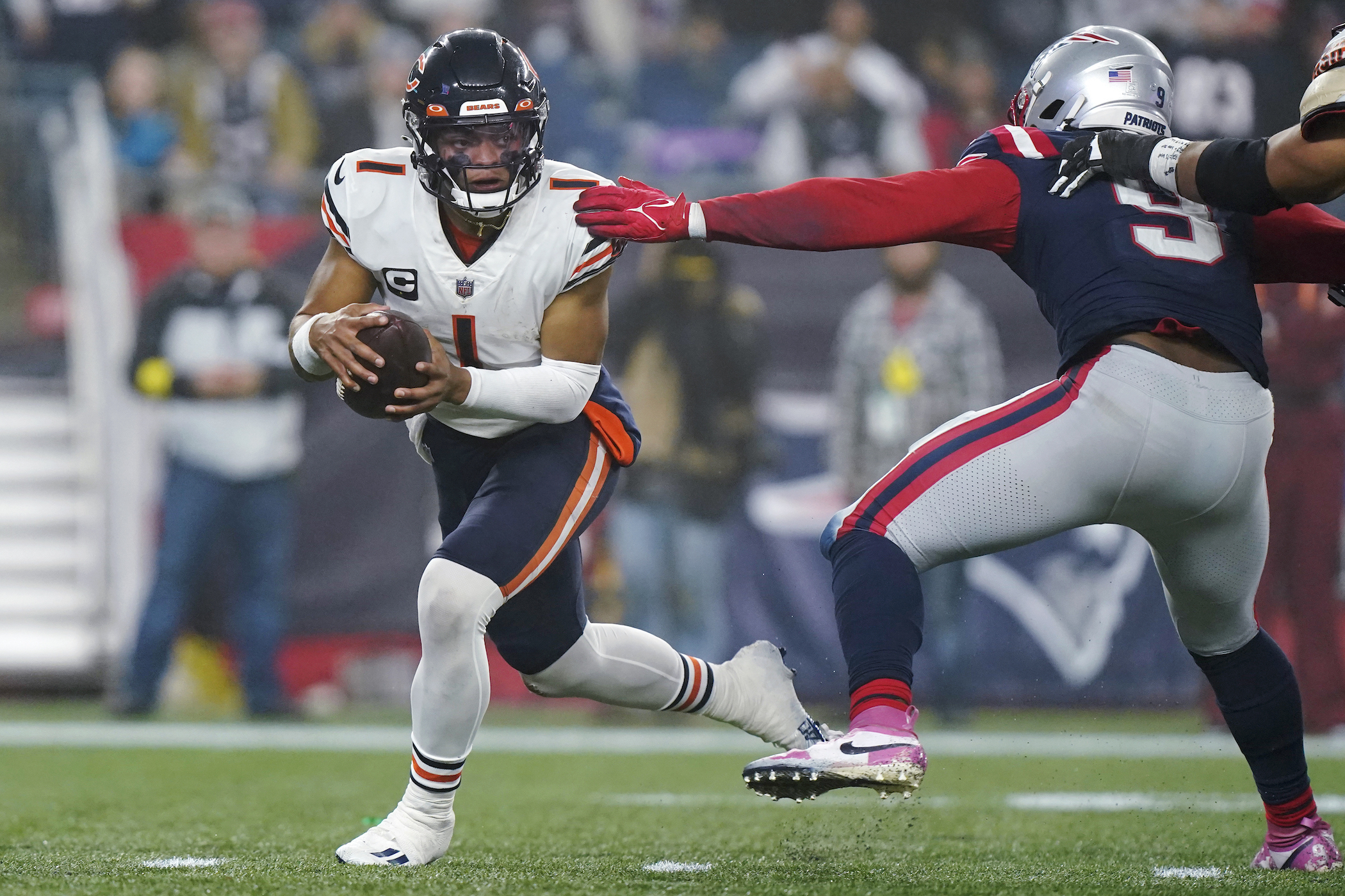 Fields, Bears Score 23 Straight Points, Beat Pats 33–14 - Vimarsana News