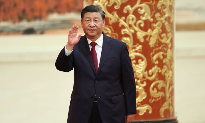 2022年10月23日，中国领导人习近平在北京人民大会堂出席中共二十届中央政治局常委同中外记者会晤。（张林涛/盖蒂图片社）