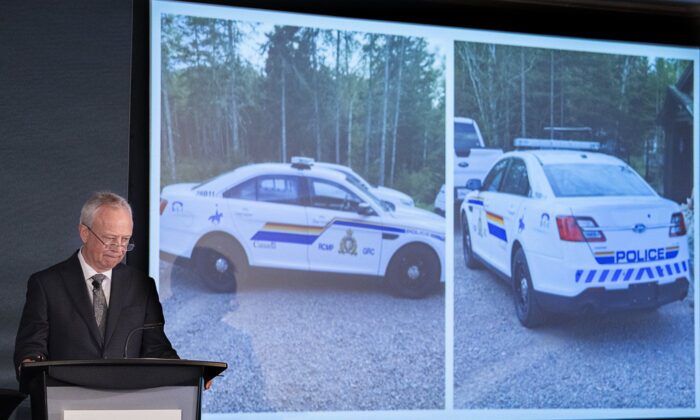 Commission counsel Roger Burrill presents information about the police paraphernalia used by Gabriel Wortman, at the Mass Casualty Commission inquiry into the mass murders in rural Nova Scotia on April 18/19, 2020, in Halifax on April 25, 2022. (The Canadian Press/Andrew Vaughan)
