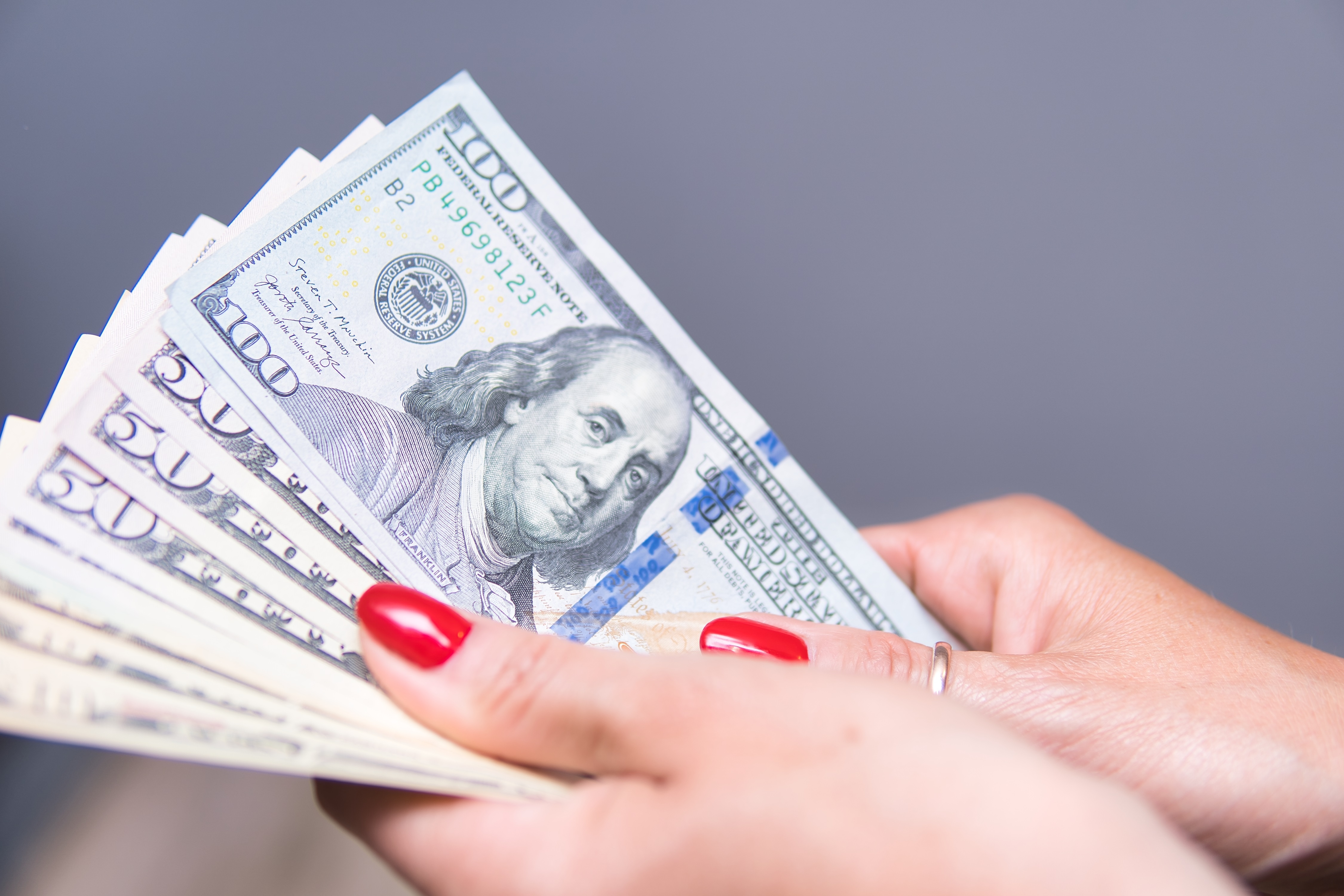 Family Finances: The Strong Dollar's Pros and Cons - Vimarsana News