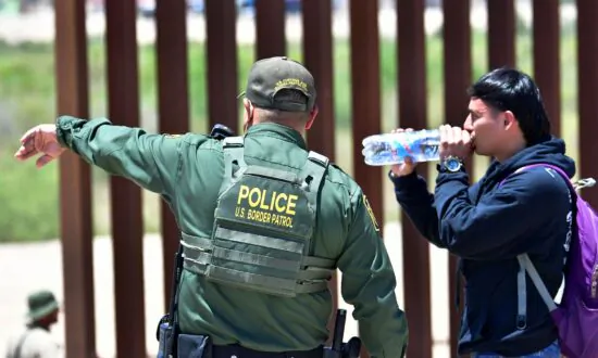 US Supreme Court Skeptical of Overturning Federal Ban on Encouraging Illegal Immigration