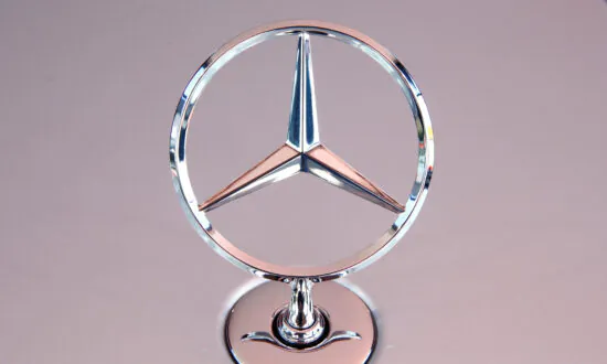 Mercedes-Benz Lifts Profit Forecast as Luxury Cars Boom