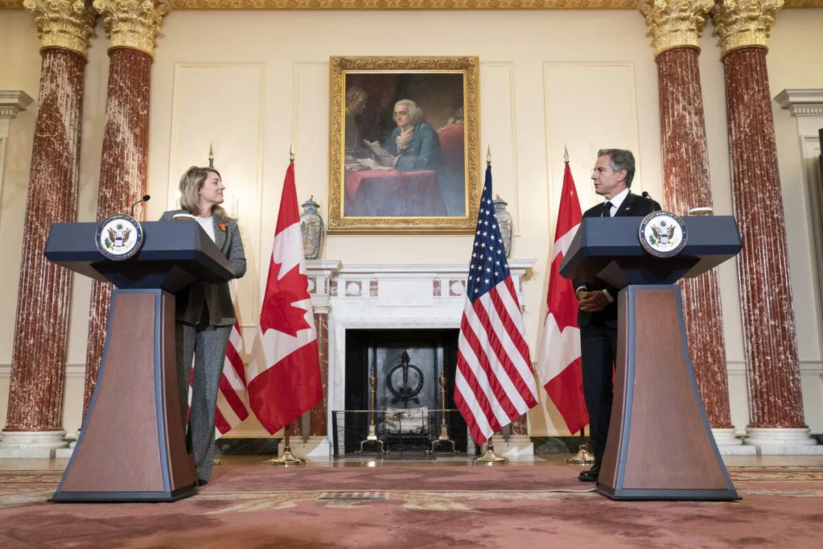 U.S. Secretary of State Antony Blinken, right, and Foreign Affairs Minister Mélanie Joly attend a news conference, Sept. 30, 2022, at the State Department in Washington. (The Canadian Press/Jacquelyn Martin)