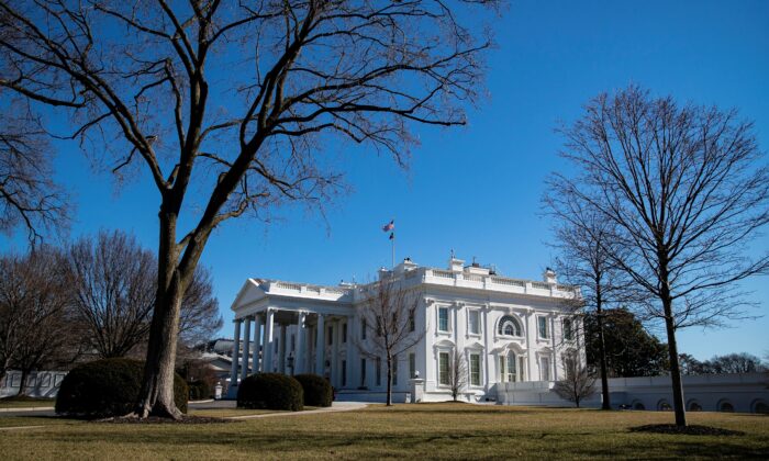 2022 年 2 月 6 日的白宫外景。（Al Drago/路透社）