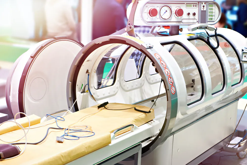 Medical hyperbaric single pressure chamber (Shuttertock)