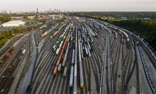 Over 300 Groups Urge Biden to Help Avoid Rail Shutdown