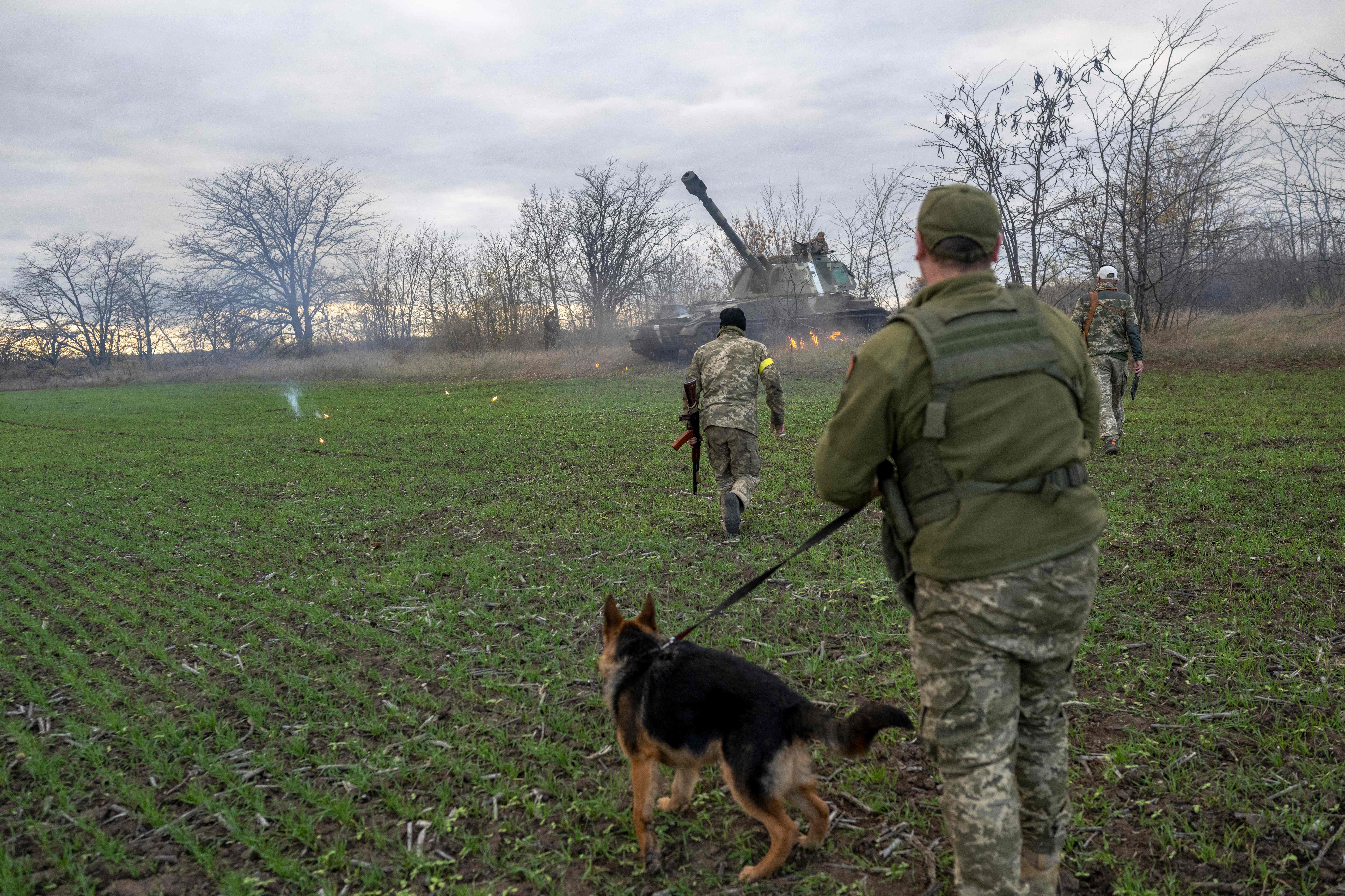 Ukrainian Forces Advancing Into Kherson Following Russian Military Withdrawal - Vimarsana News