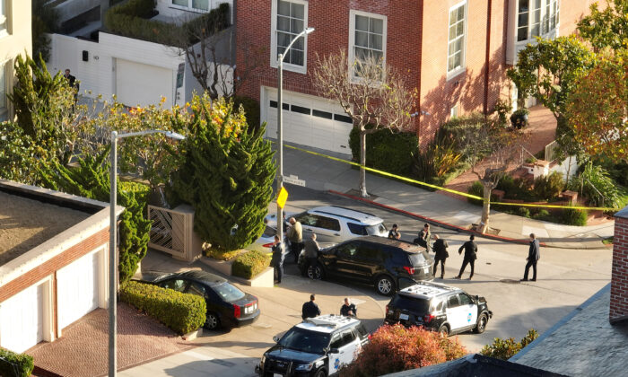 In an aerial view, San Francisco police officers and FBI agents gather in front of the home of U.S. Speaker of the House Nancy Pelosi in San Francisco, Calif., on Oct. 28, 2022. (Justin Sullivan/Getty Images)
