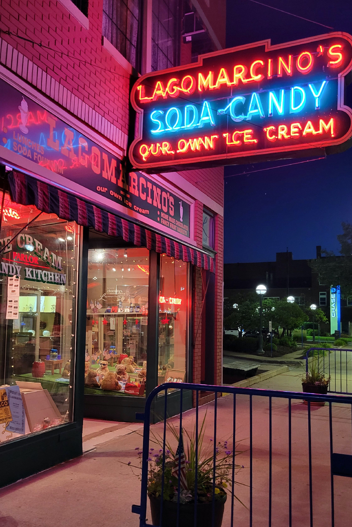 exterior neon sign of Lagomarcino’s ice cream parlor