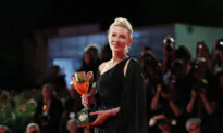 Cate Blanchett Wins Best Actress at Golden Globes