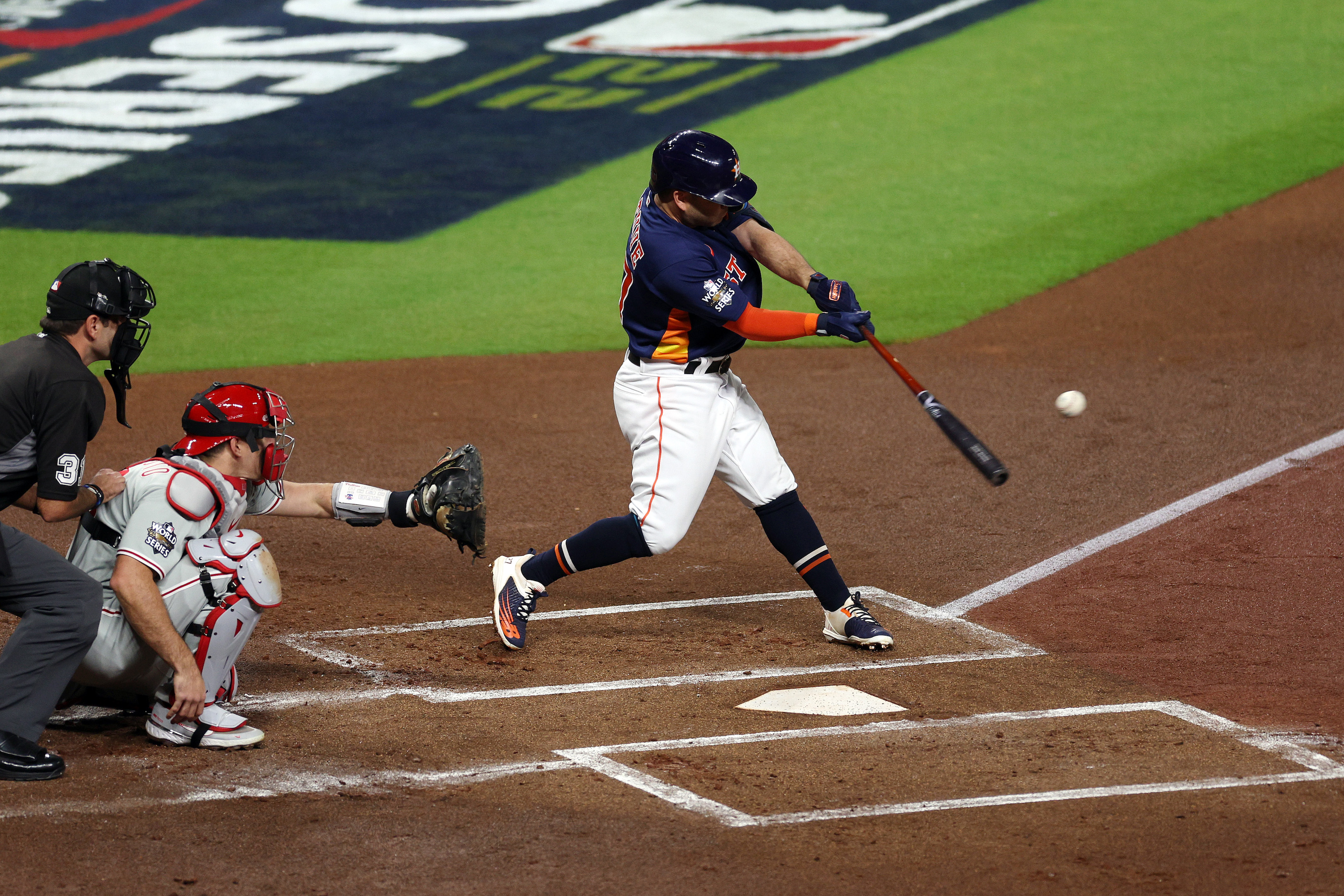 All tied through 2!!! World Series heads to Philly with Astros, Phillies  tied 1-1 