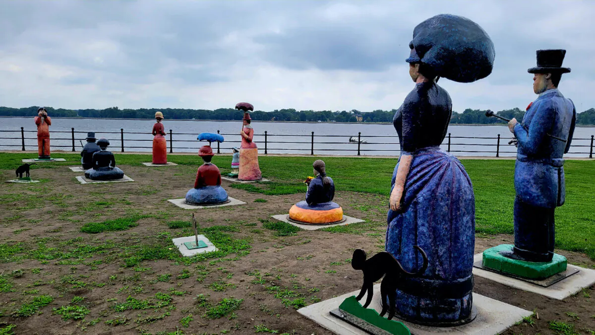 Characters reminiscent of Georges Seurat’s “A Sunday Afternoon on the Island of La Grande Jatte” overlook the Mississippi River in Davenport, Iowa. (Photo courtesy of Jim Farber)