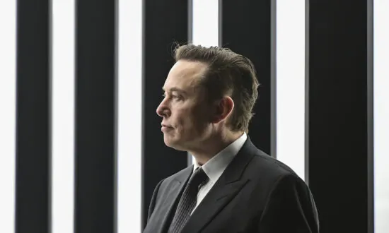 Musk Responds to Comment Asking Him to ‘Fight Back’ Against Liberals’ Bill C-11