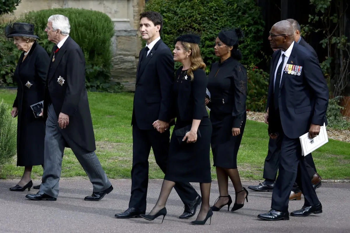 Prime Minister Justin Trudeau and his wife, Sophie Gregoire, arrive at St. George's Chapel for the committal service for Queen Elizabeth II, in Windsor, England, on Sept. 19, 2022. (Jeff J Mitchell/Pool Photo via AP)