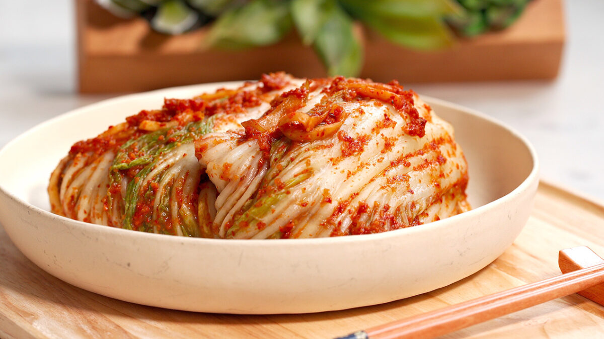 How to Make Homemade Kimchi (Recipe + Video)
