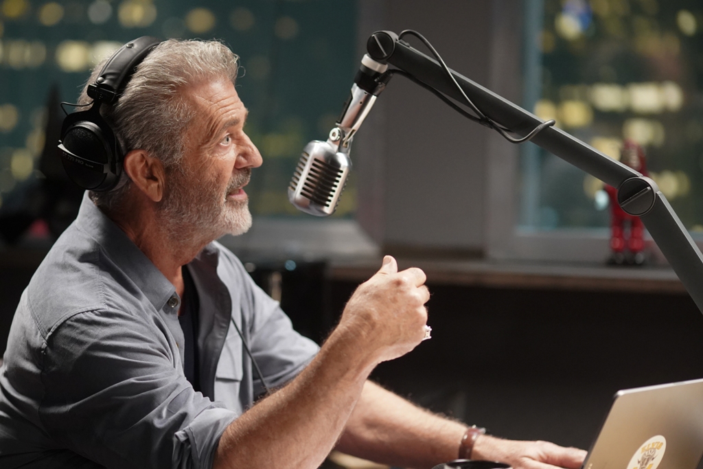 Film Review: ‘On the Line’: Mel Gibson as a Radio Shock Jock Under the Gun