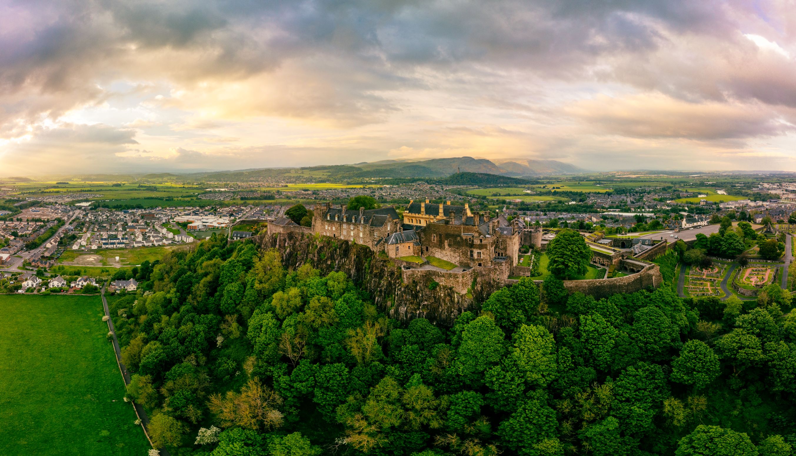 Stirling Castle: Scotland's Glorious Treasure - Vimarsana News