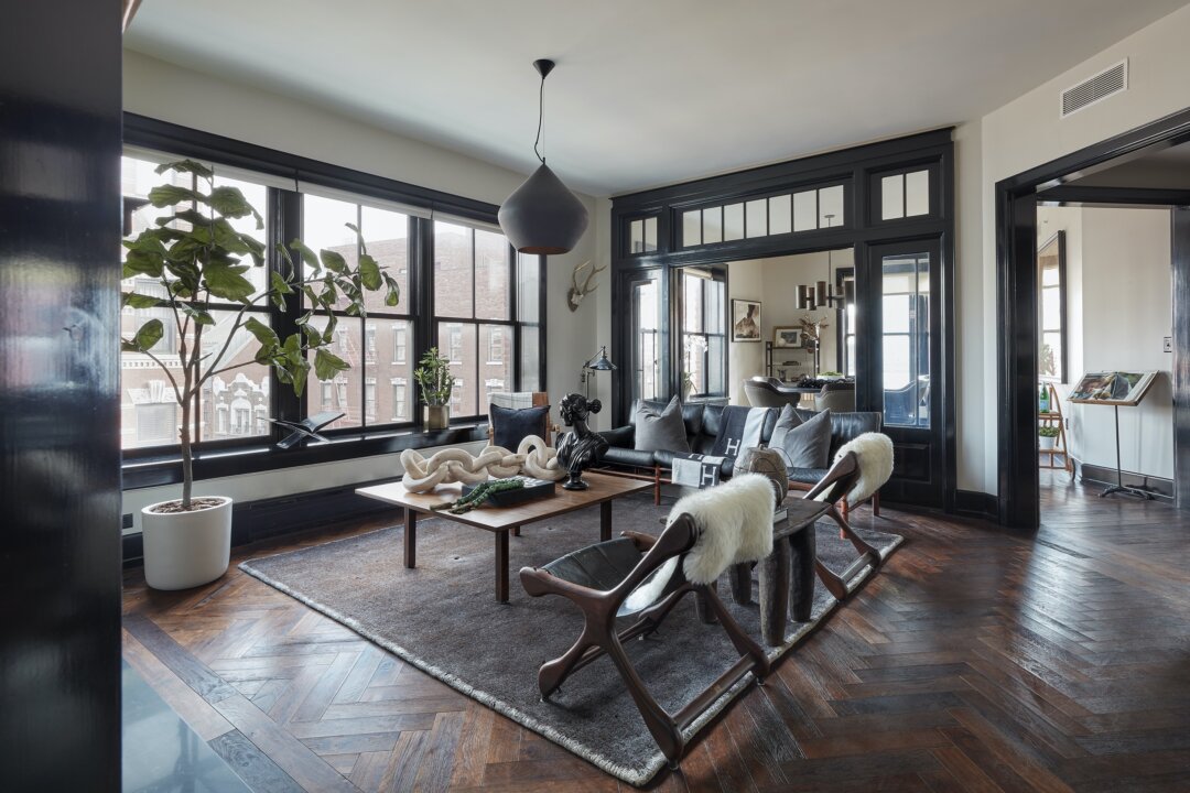 Earth tones can add warmth to a space(Scott Gabriel Morris/TNS)