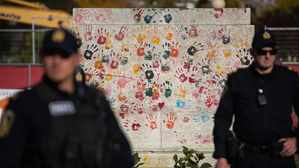 The pedestal where a large statue of queen Victoria stood until it was pulled down by protestors on July 1, 2021, is covered in handprints at the Manitoba legislature grounds in Winnipeg, Oct. 4, 2022. (The Canadian Press/Daniel Crump)