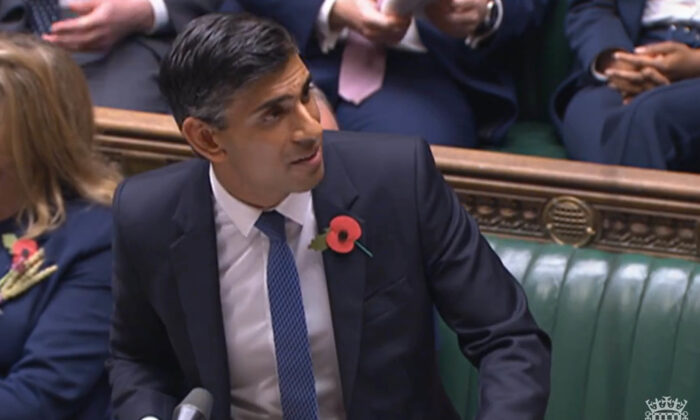 2022 年 11 月 2 日，英国首相 Rishi Sunak 在伦敦下议院的首相提问中发表讲话。（下议院通过 PA 媒体）