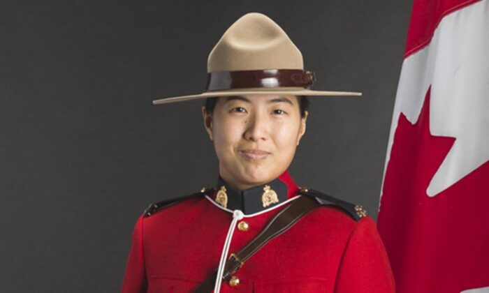 加拿大皇家骑警宪兵队。 这张未注明日期的加拿大皇家骑警讲义照片中可以看到 Shaelyn Yang。  （加拿大媒体/HO，BC RCMP）