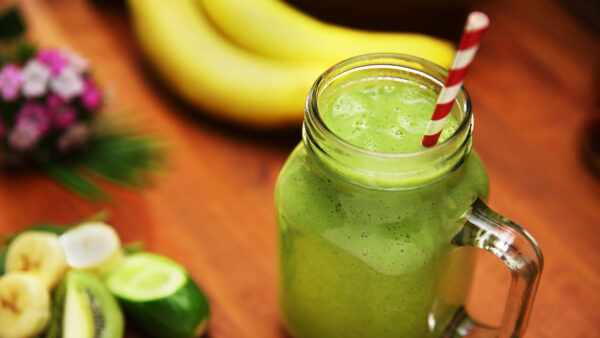 5-Ingredient Bedtime Green Smoothie (Recipe + Video)