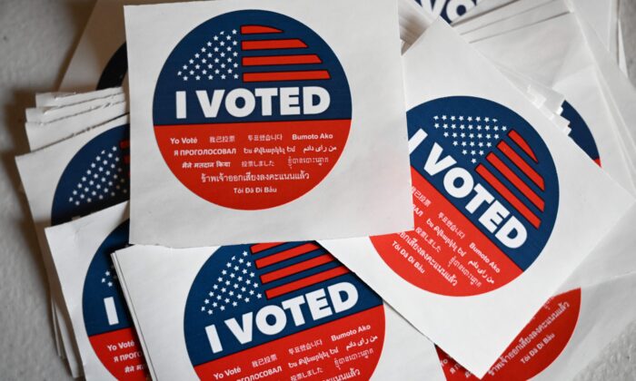 “I Voted” stickers are seen during early voting ahead of the U.S. midterm elections in Los Angeles, Calif., on Nov. 1, 2022. (Robyn Beck/AFP via Getty Images)