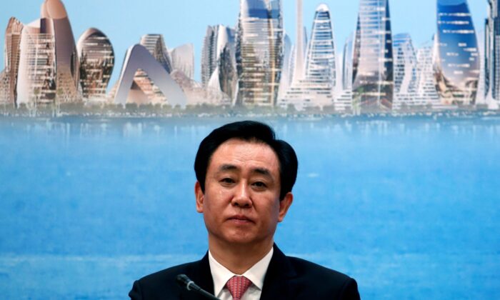2017 年 3 月 28 日，中国恒大集团董事长许嘉欣出席在香港举行的房地产开发商年度业绩新闻发布会。（Bobby Yip/路透社）