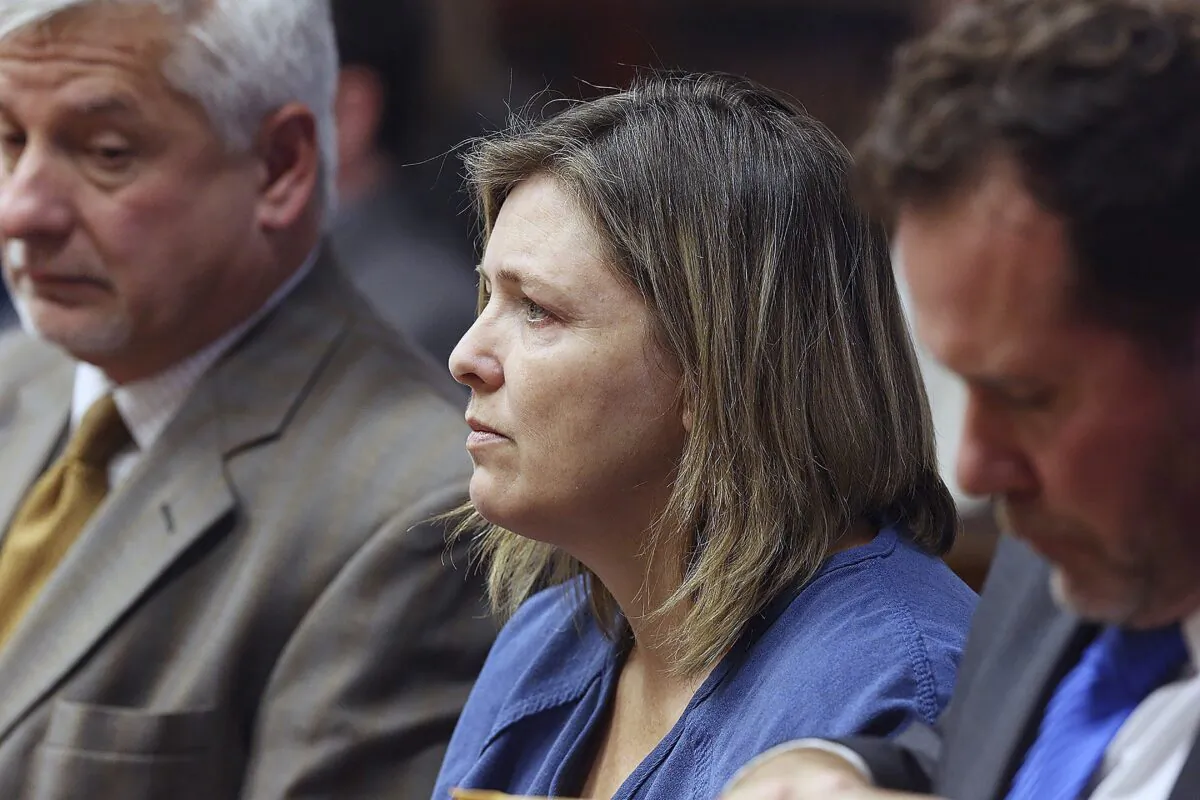 Angela Wagner sits next to her lawyers in the Pike County Common Pleas Court for her arraignment in Waverly, Ohio, on Nov. 29, 2018. (Brooke LaValley/The Columbus Dispatch via AP)