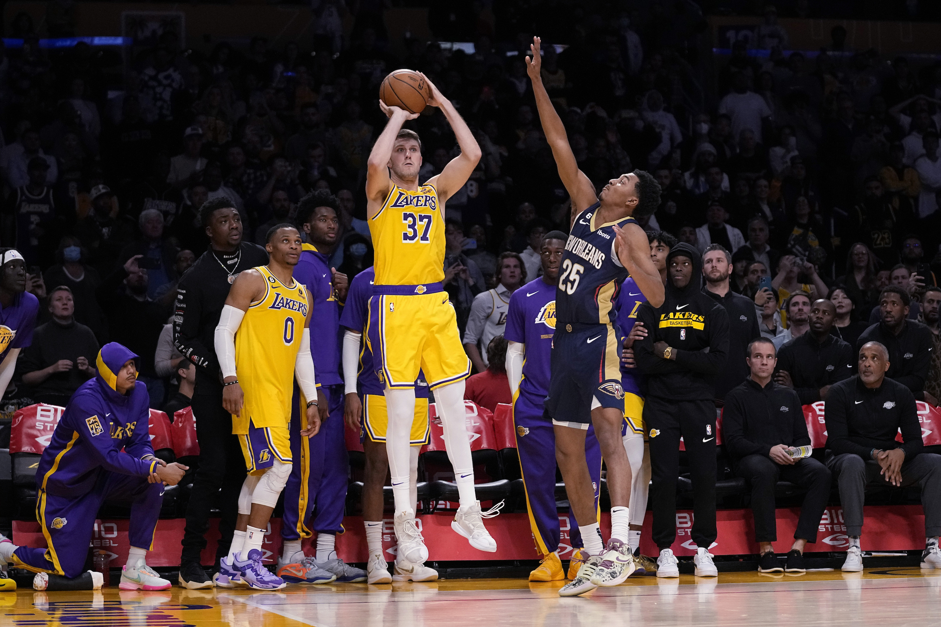 Ryan Forces OT, Lakers Rally for 120–117 Win Over Pelicans - Vimarsana News