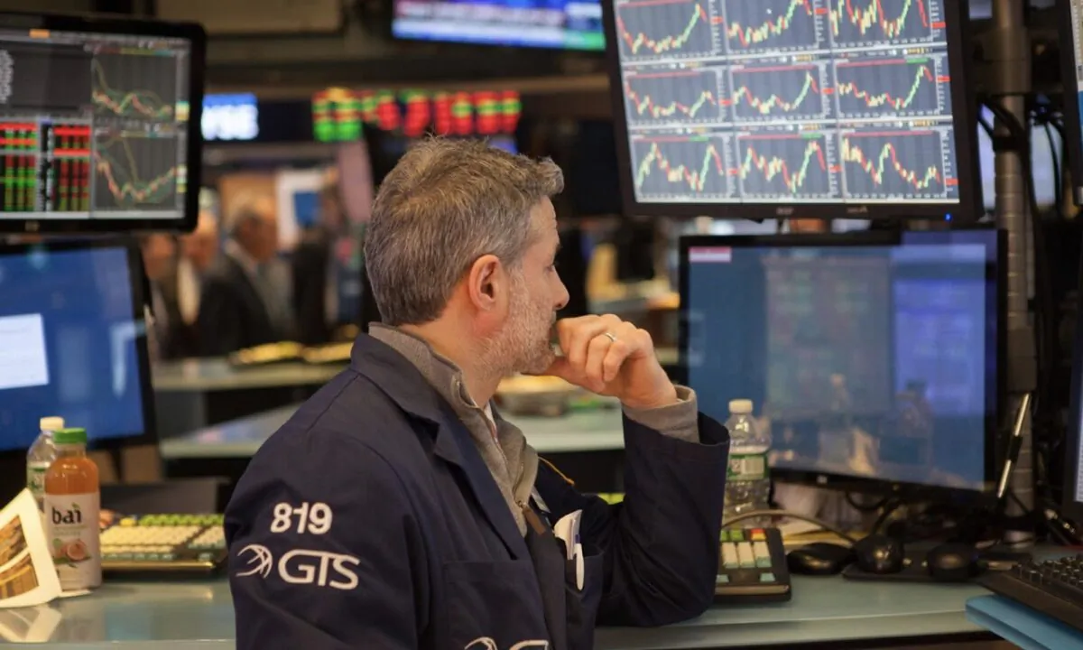 The picture shows traders at the New York Stock Exchange (NYSE). (Shutterstock)