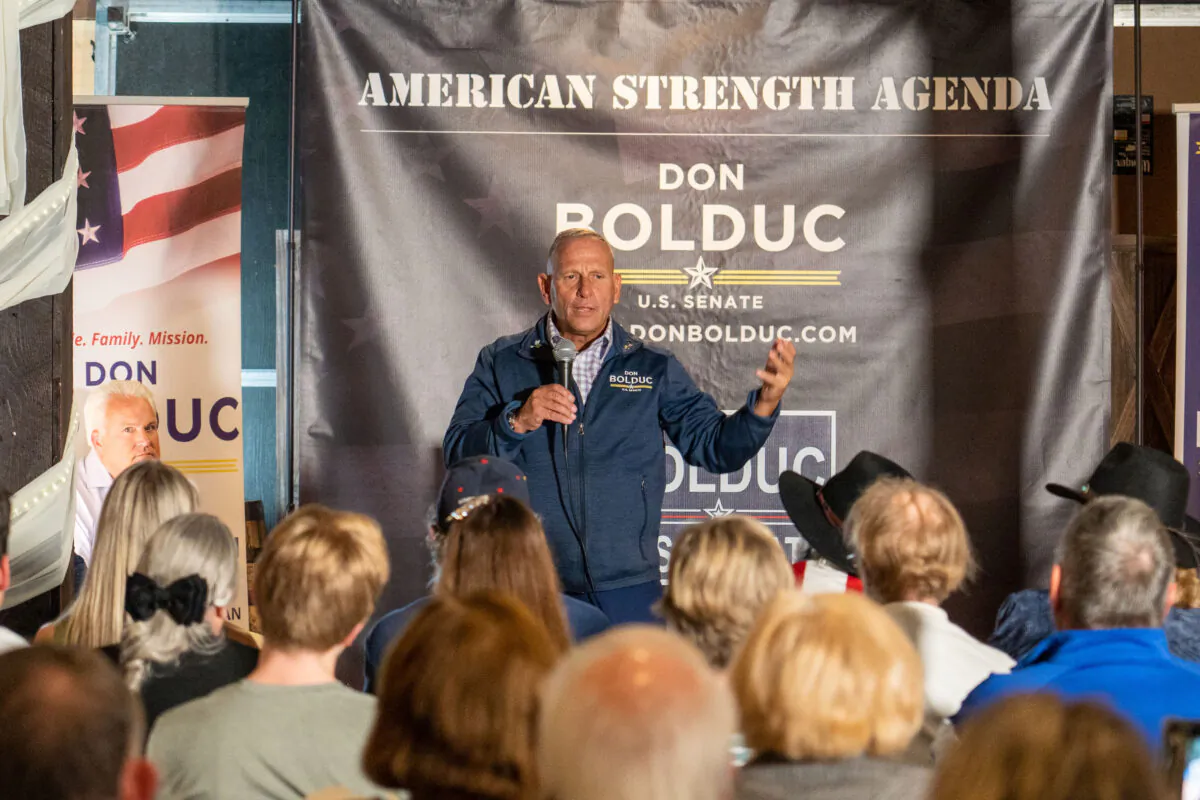 Republican Senate candidate Don Bolduc delivered speeches at Kingston town hall, N.H., on Nov. 3, 2022.(Learner Liu/The Epoch Times)