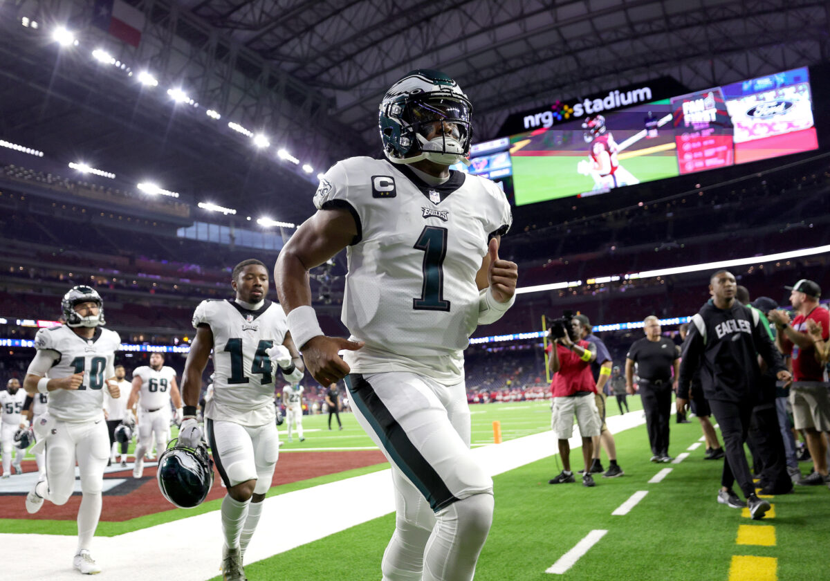 Hurts, Eagles Beat Texans 29–17 for Their First 8–0 Start