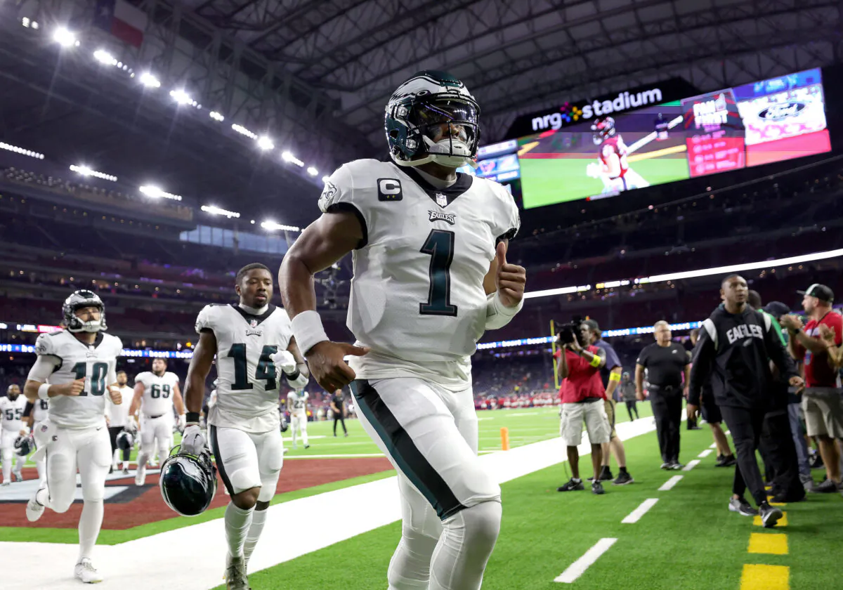 Jalen Hurts (1) of the Philadelphia Eagles runs off the field before a game against the Houston Texans at NRG Stadium in Houston, on Nov. 3, 2022. (Carmen Mandato/Getty Images)