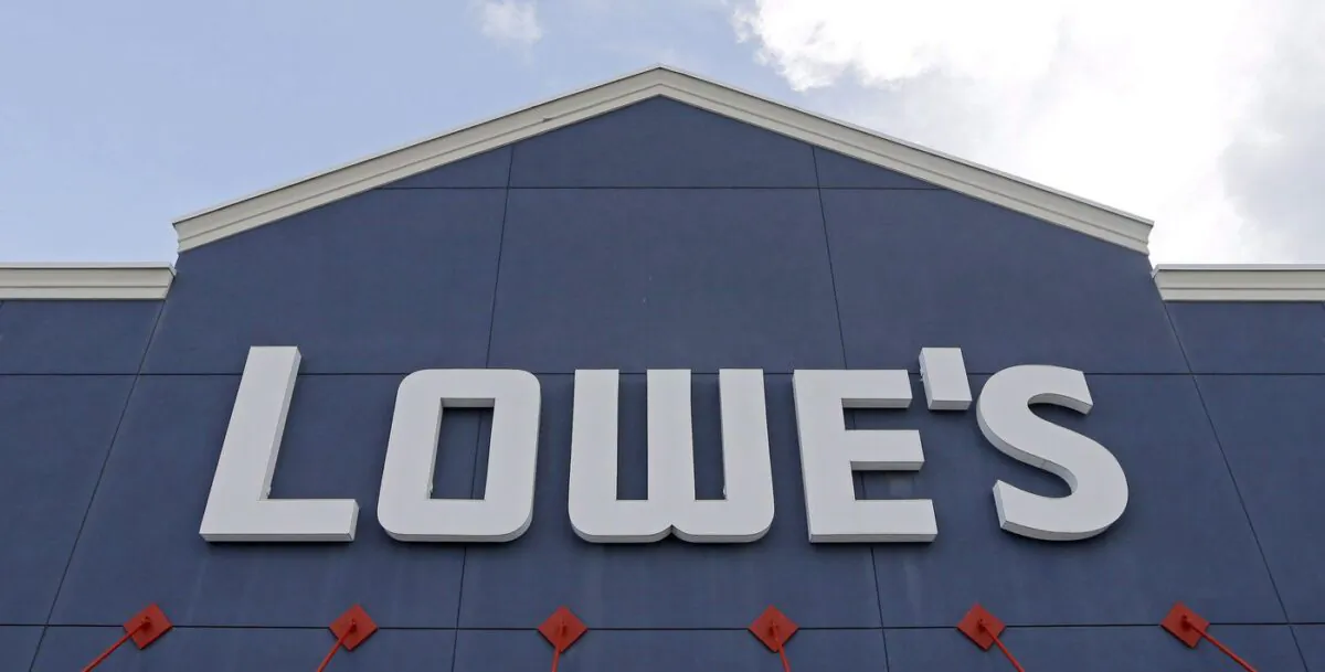 Lowe's store signage is shown, in Hialeah, Fla., June 29, 2016. (The Canadian Press/AP-Alan Diaz)