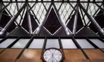 Most Canadians Turn Clocks Back One Hour This Weekend