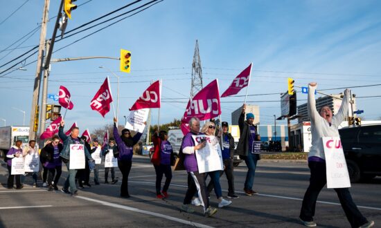 Ontario Education Workers Vote to Accept Deal With Province