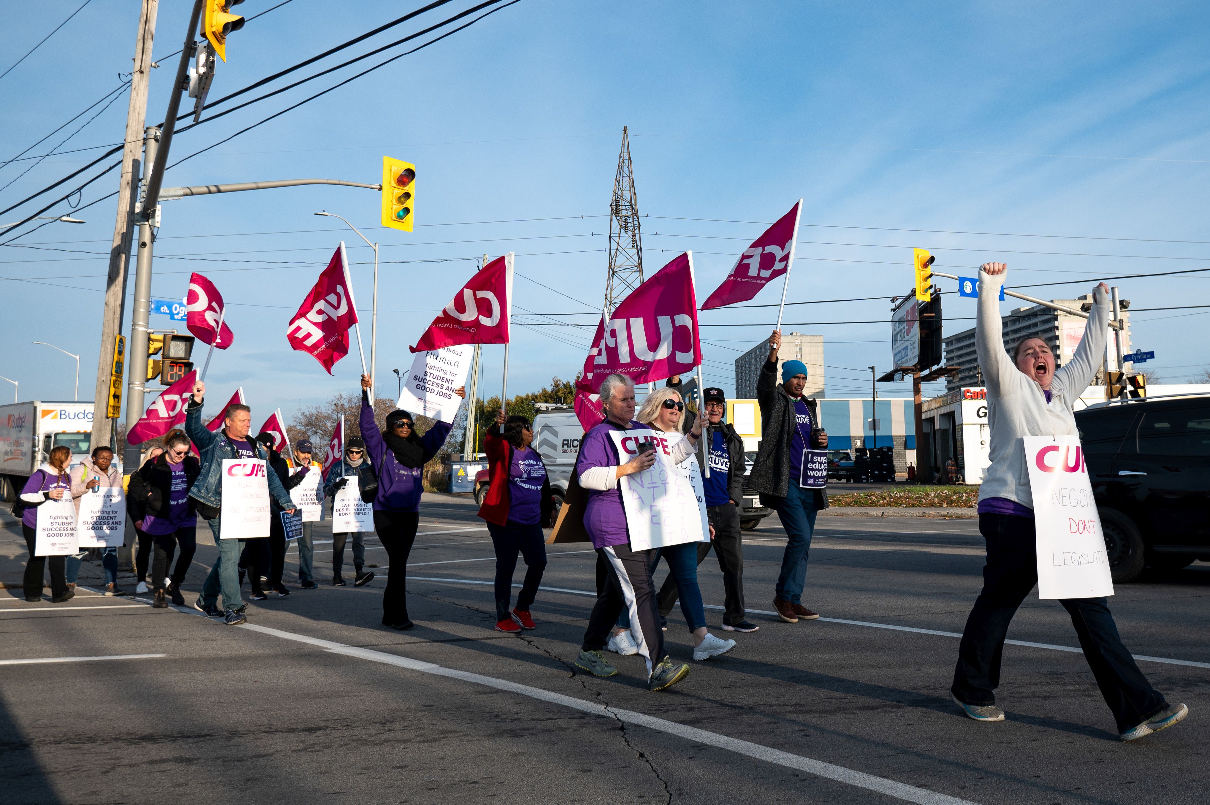 Ontario Education Workers Vote to Accept Deal With Province - Vimarsana News