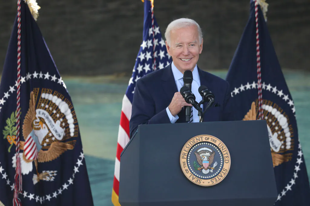 U.S. President Joe Biden speaks with dignitaries and employees at ViaSat  in Carlsbad, Calif., on Nov. 4, 2022. (Sandy Huffaker/Getty Images)