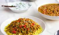 Black-Eyed Peas Curry with Yogurt Gravy