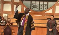 At Sunday Sermon, Warnock Calls on Worshippers to Vote