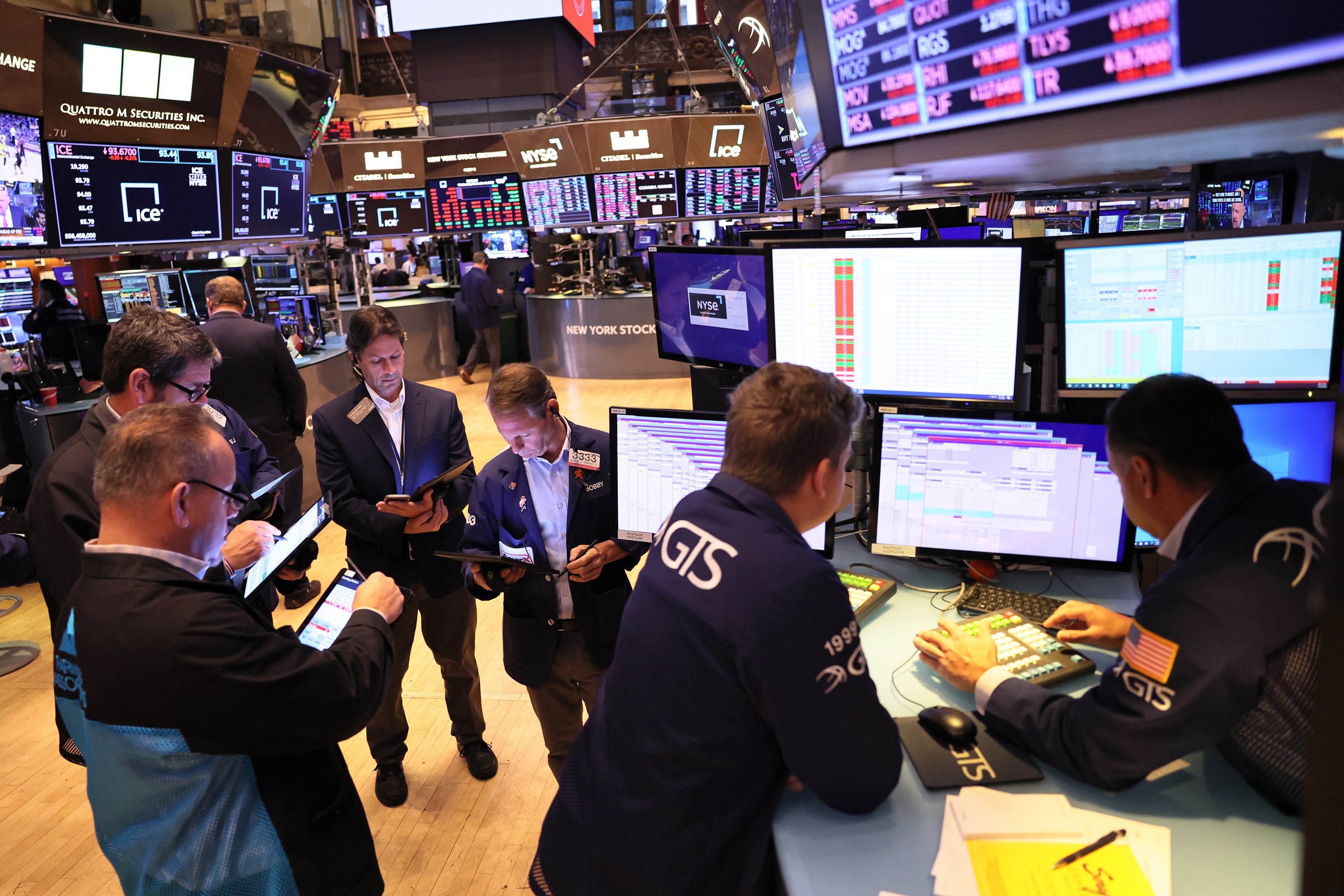 Wall Street Expects Big Drop in Corporate Earnings and More Layoffs Starting January: Analysts - Vimarsana News