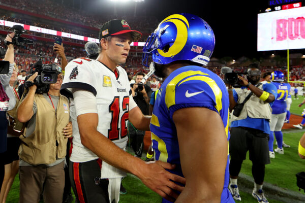 Tom Brady throws last-minute TD pass, Bucs beat Rams 16-13