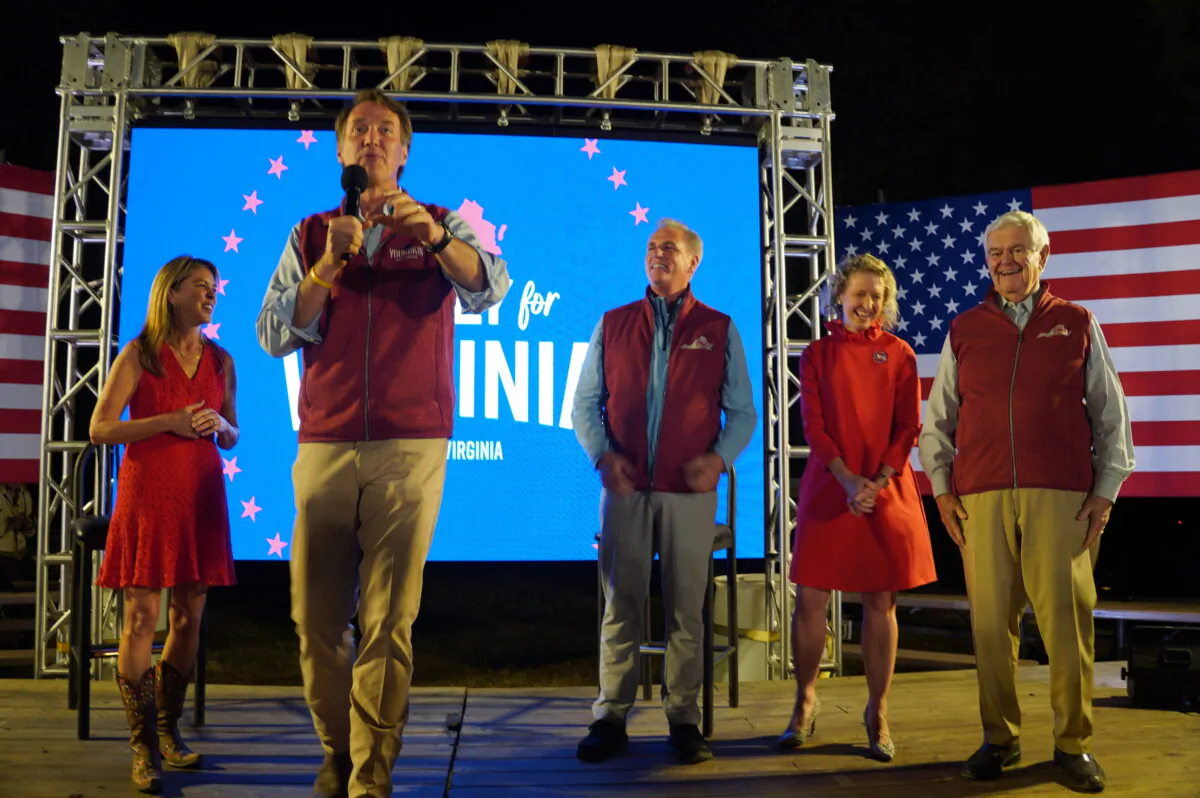 From L to R: Virginia First Lady Suzanne Youngkin, Virginia Gov. Glenn Youngkin, House minority leader Kevin McCarthy, Republican Congressional candidate Jen Kiggans, and former House Speaker Newt Gingrich in Virginia Beach, Va., on Nov. 7, 2022. (Terri Wu/The Epoch Times)