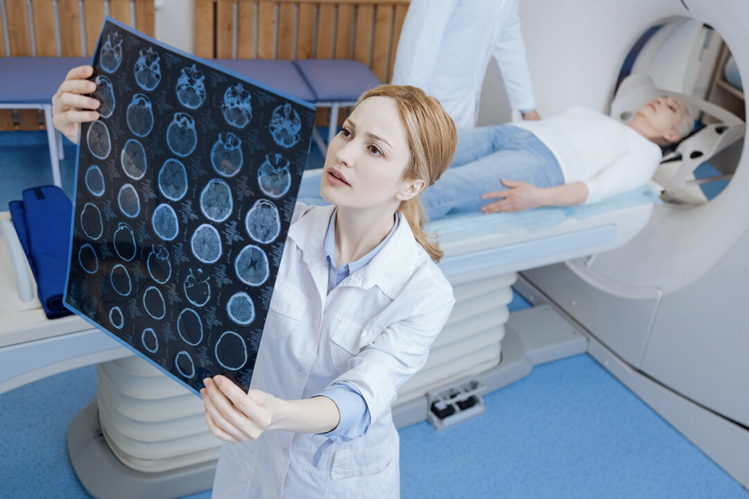 A new study conducted by National Health Research Institutes (NHRI) and Taichung Veterans General Hospital found that the contrast medium (CM) used on patients during radiological examinations may significantly increase the risk of vascular dementia.(Shutterstock)