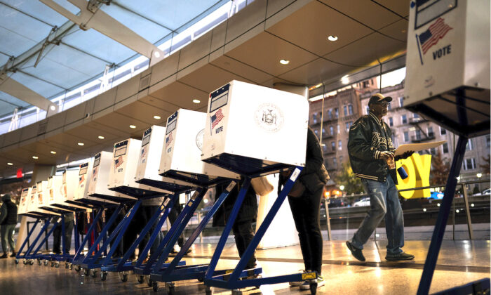 The first voters of the day begin filling out their ballots at a polling site in the Brooklyn Museum as the doors open for the midterm election in the Brooklyn borough of New York  City on Nov. 8, 2022. (John Minchillo/AP Photo)